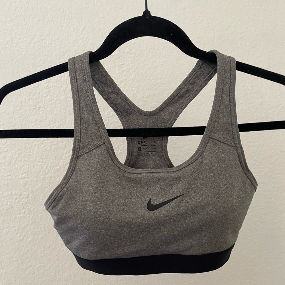 Women’s Nike Classic Pro padded sports bra